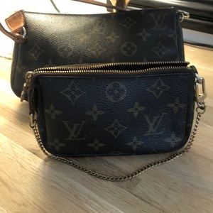 Authentic Luis Vuitton mini pochetto